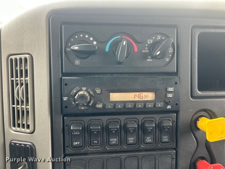 image for item ET6563 2010 International 4400 Ext. Cab digger derrick truck  