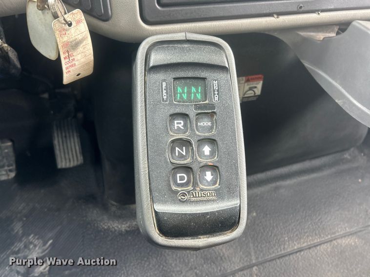 image for item ET6563 2010 International 4400 Ext. Cab digger derrick truck  