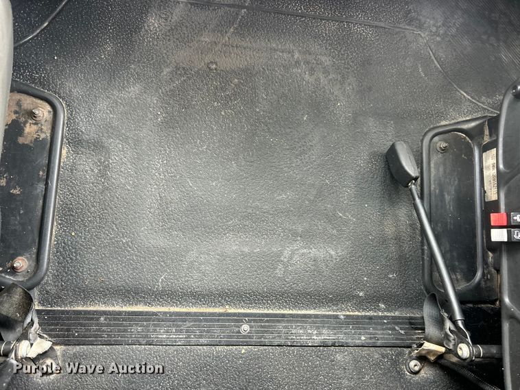 image for item ET6563 2010 International 4400 Ext. Cab digger derrick truck  