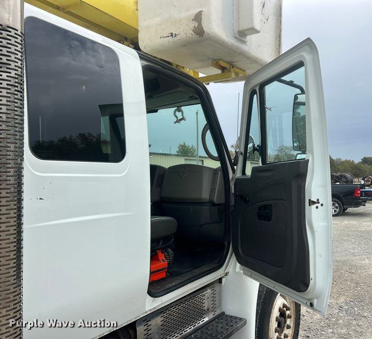 image for item ET6563 2010 International 4400 Ext. Cab digger derrick truck  