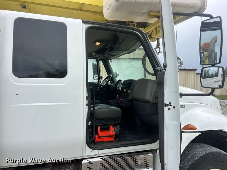 image for item ET6563 2010 International 4400 Ext. Cab digger derrick truck  