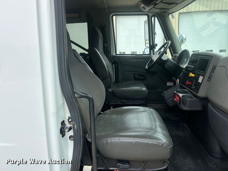 image for item ET6563 2010 International 4400 Ext. Cab digger derrick truck  