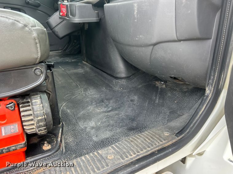 image for item ET6563 2010 International 4400 Ext. Cab digger derrick truck  