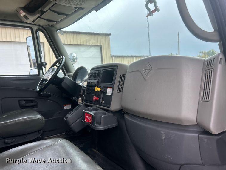 image for item ET6563 2010 International 4400 Ext. Cab digger derrick truck  