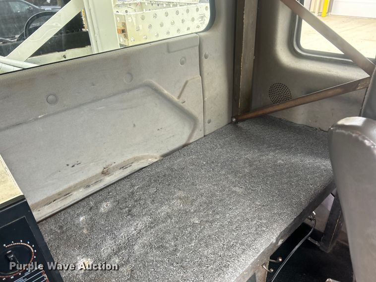 image for item ET6563 2010 International 4400 Ext. Cab digger derrick truck  