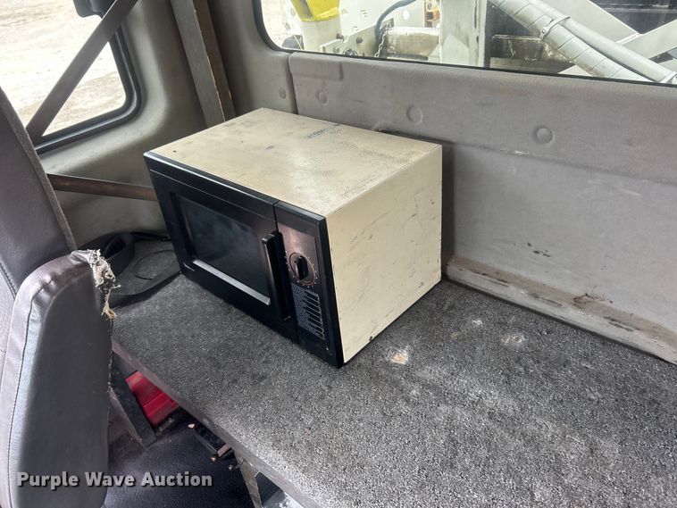 image for item ET6563 2010 International 4400 Ext. Cab digger derrick truck  