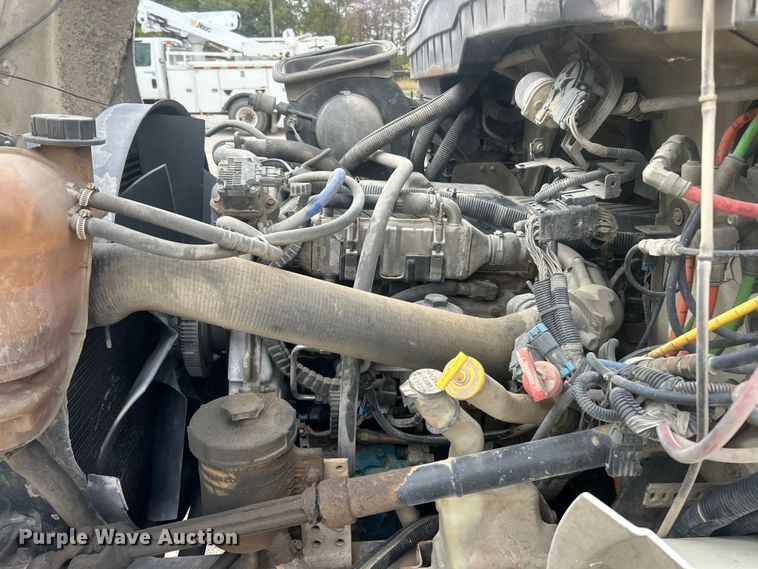 image for item ET6563 2010 International 4400 Ext. Cab digger derrick truck  