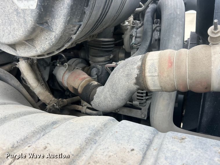 image for item ET6563 2010 International 4400 Ext. Cab digger derrick truck  