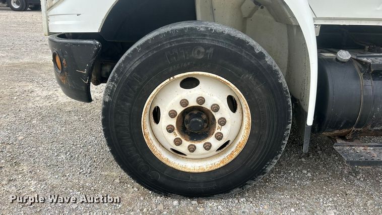 image for item ET6563 2010 International 4400 Ext. Cab digger derrick truck  