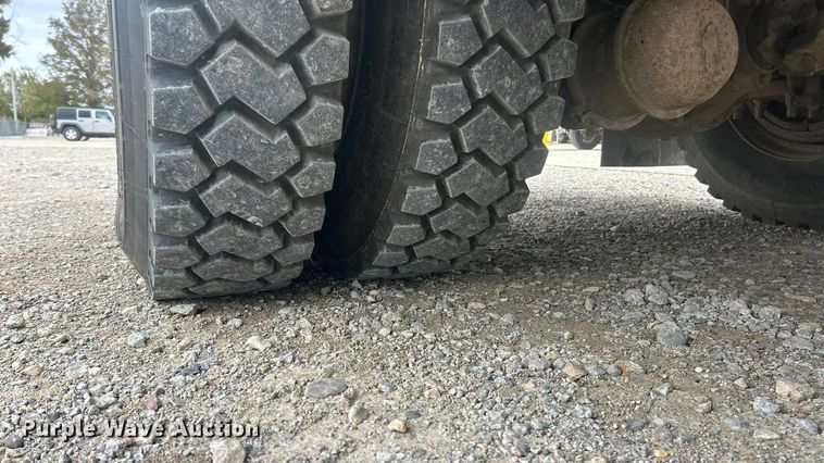 image for item ET6563 2010 International 4400 Ext. Cab digger derrick truck  