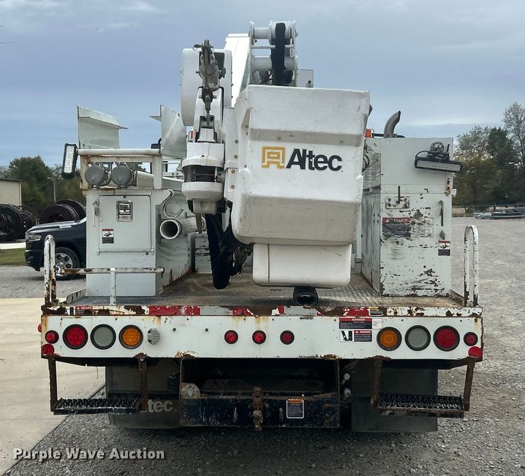 image for item ET6564 2010 International 4300 bucket truck