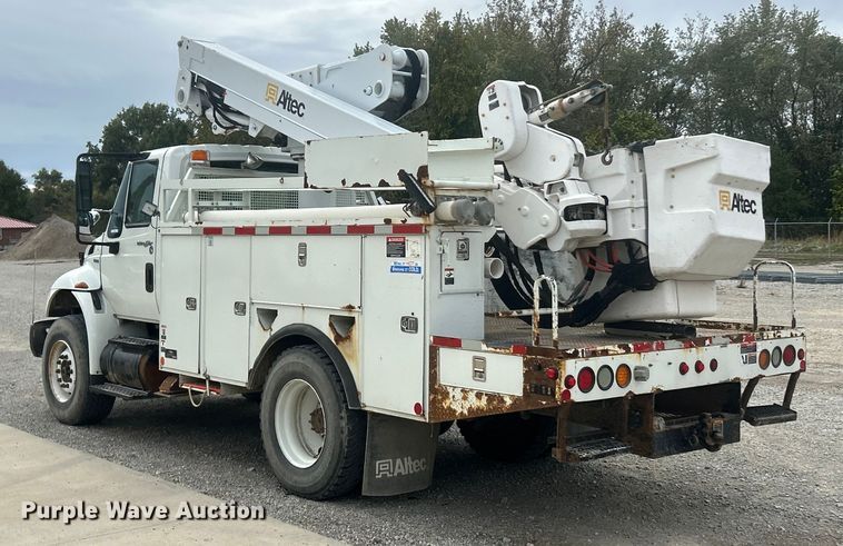 image for item ET6564 2010 International 4300 bucket truck