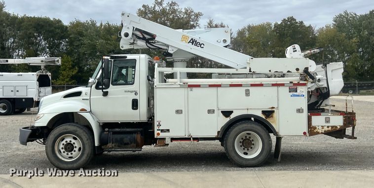 image for item ET6564 2010 International 4300 bucket truck