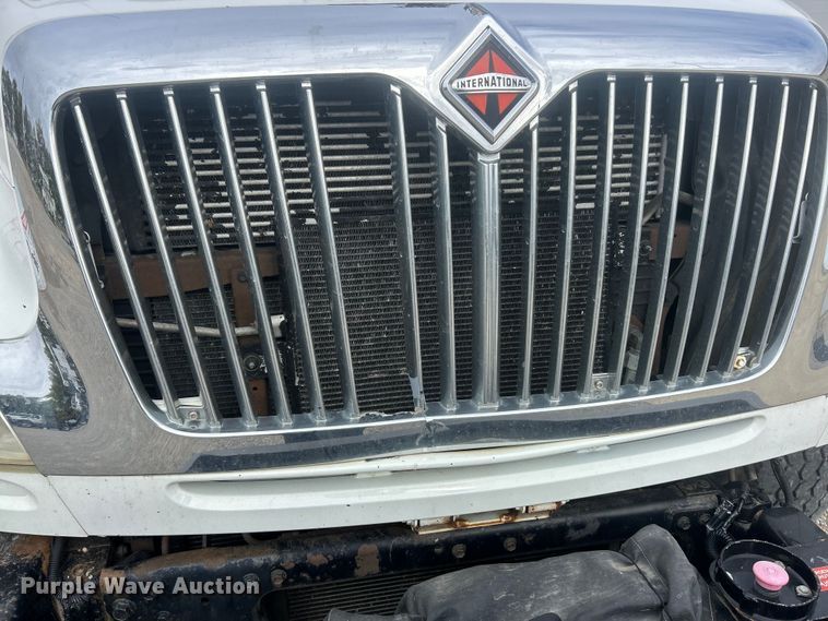 image for item ET6564 2010 International 4300 bucket truck