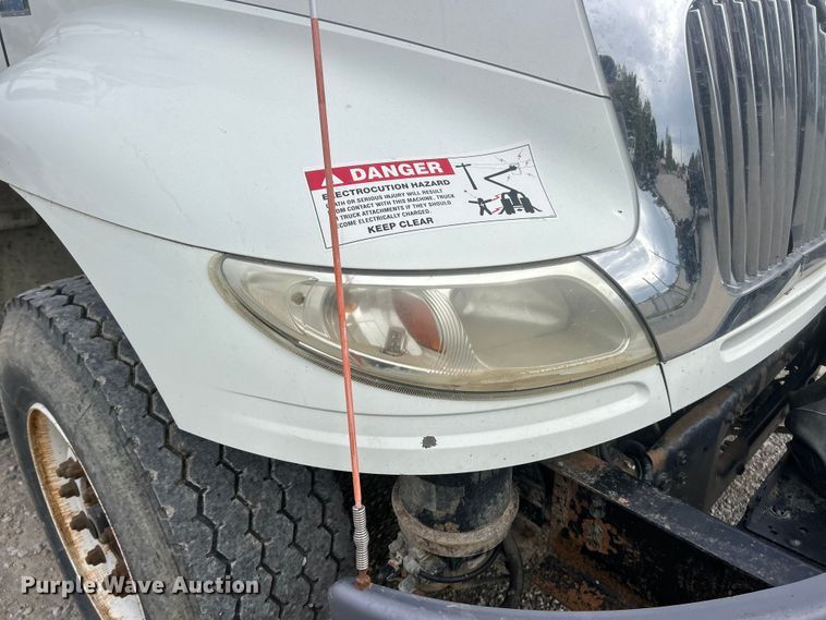 image for item ET6564 2010 International 4300 bucket truck