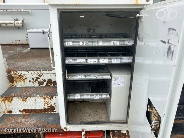 image for item ET6564 2010 International 4300 bucket truck