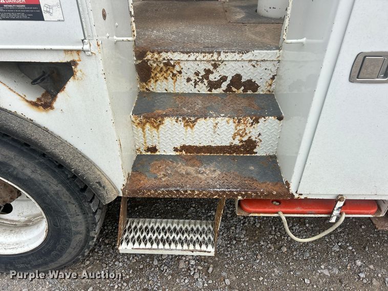 image for item ET6564 2010 International 4300 bucket truck