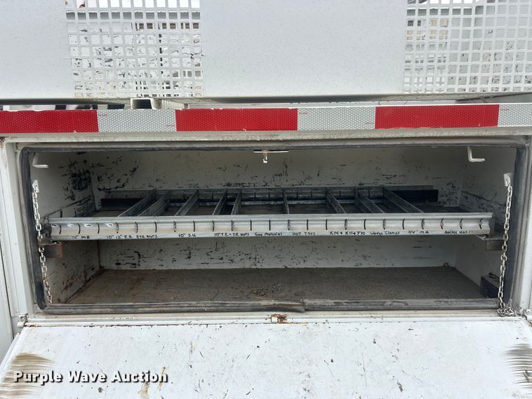 image for item ET6564 2010 International 4300 bucket truck