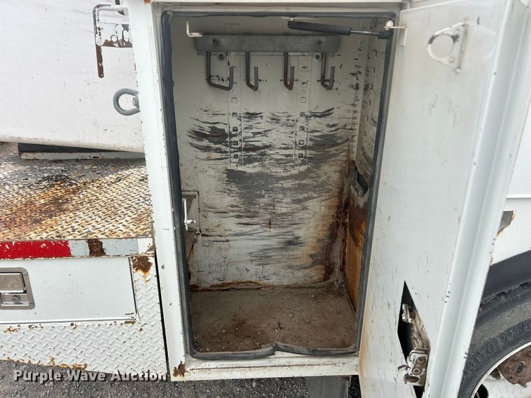 image for item ET6564 2010 International 4300 bucket truck