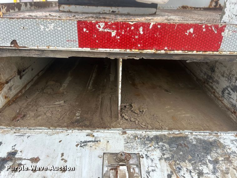 image for item ET6564 2010 International 4300 bucket truck