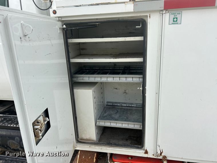 image for item ET6564 2010 International 4300 bucket truck