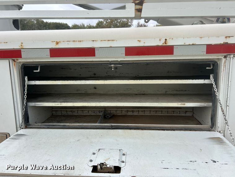 image for item ET6564 2010 International 4300 bucket truck