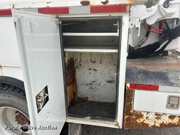 image for item ET6564 2010 International 4300 bucket truck