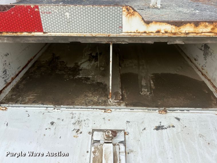 image for item ET6564 2010 International 4300 bucket truck