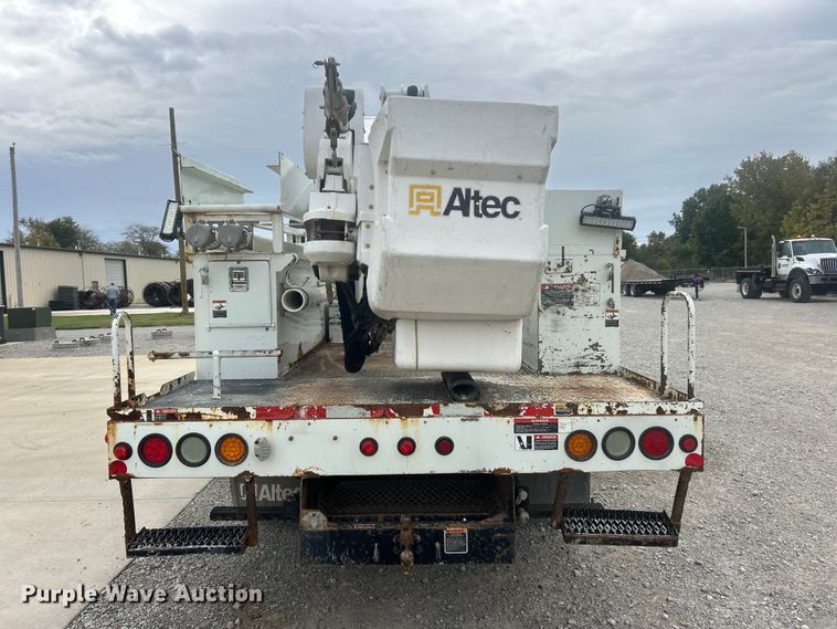 image for item ET6564 2010 International 4300 bucket truck