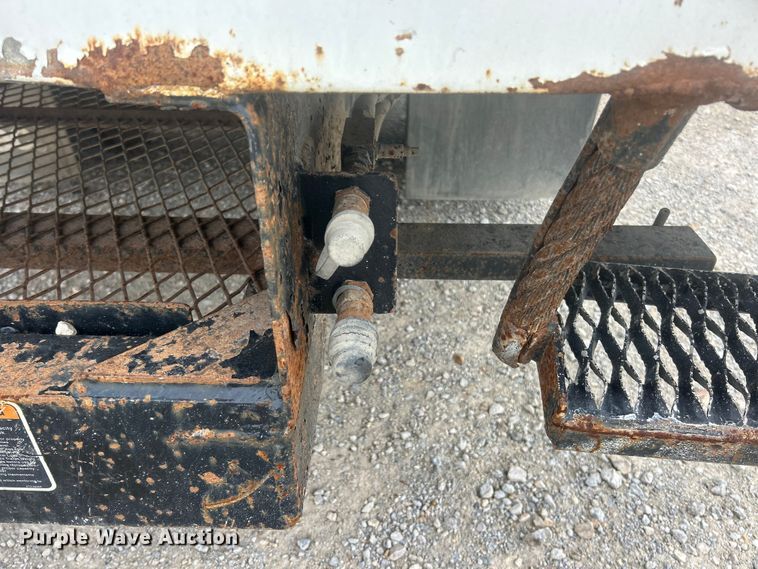 image for item ET6564 2010 International 4300 bucket truck