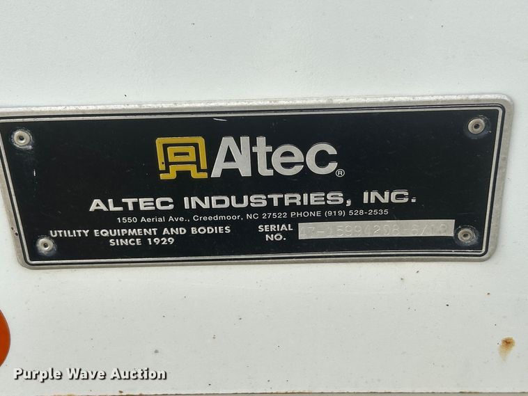 image for item ET6564 2010 International 4300 bucket truck