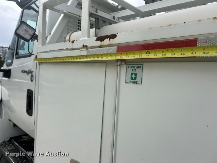 image for item ET6564 2010 International 4300 bucket truck