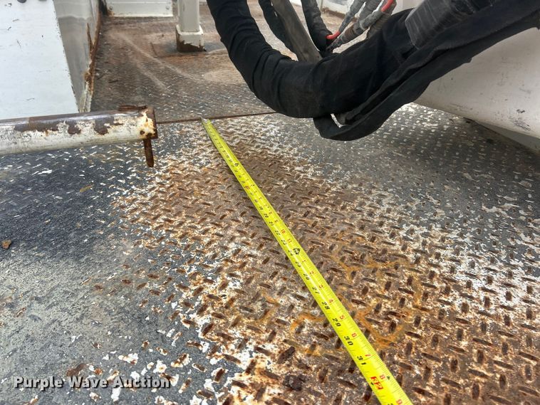 image for item ET6564 2010 International 4300 bucket truck