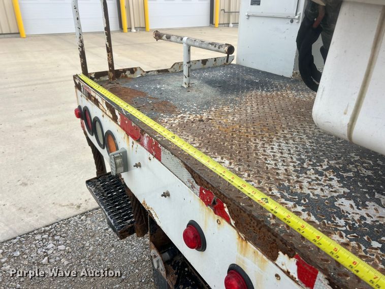 image for item ET6564 2010 International 4300 bucket truck