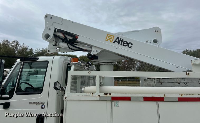 image for item ET6564 2010 International 4300 bucket truck