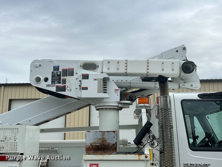 image for item ET6564 2010 International 4300 bucket truck