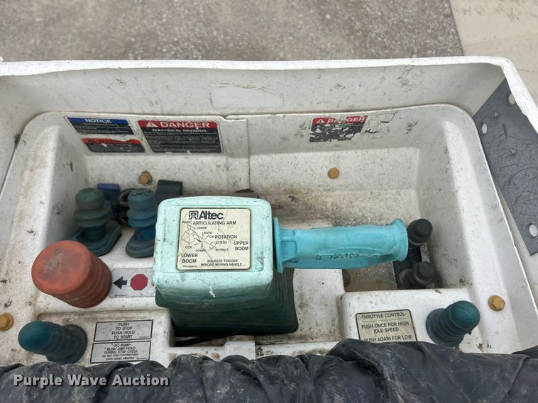 image for item ET6564 2010 International 4300 bucket truck