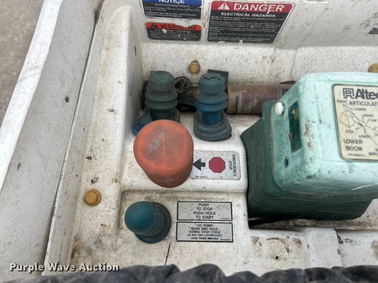 image for item ET6564 2010 International 4300 bucket truck