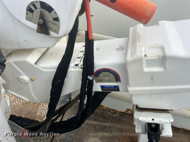 image for item ET6564 2010 International 4300 bucket truck