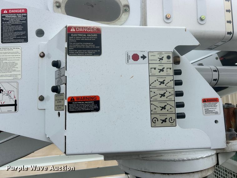 image for item ET6564 2010 International 4300 bucket truck