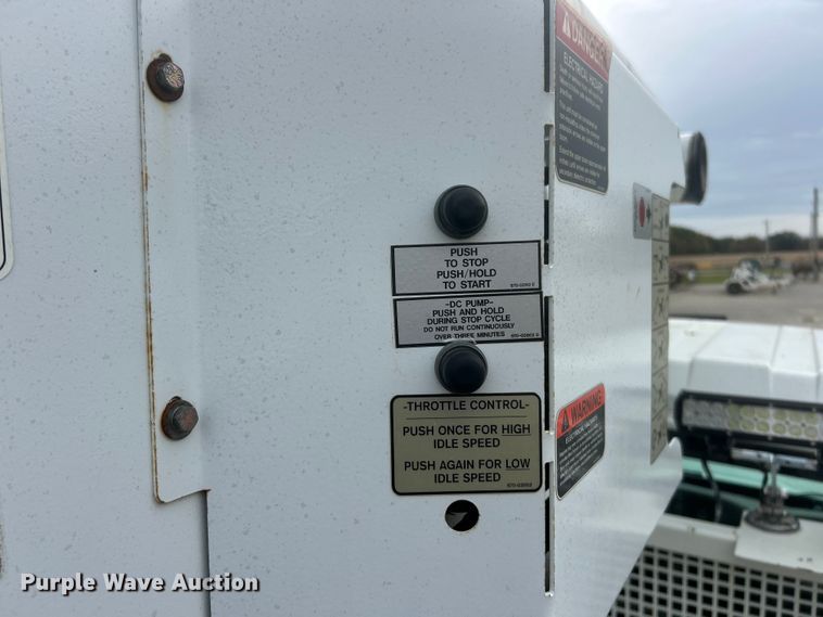 image for item ET6564 2010 International 4300 bucket truck