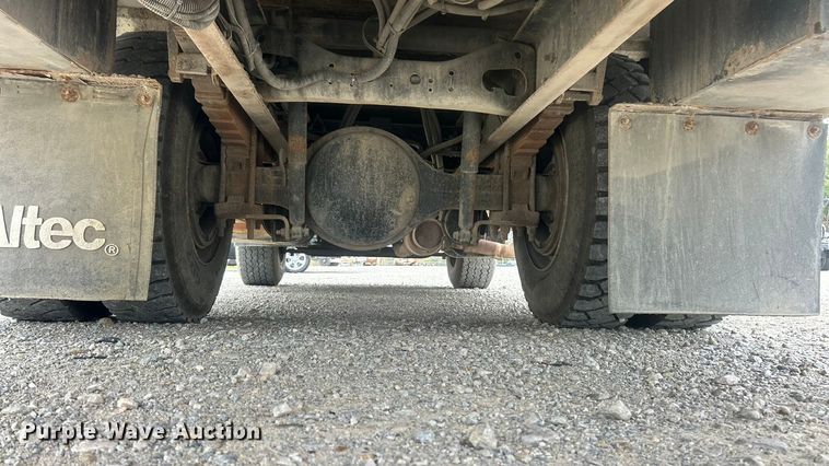 image for item ET6564 2010 International 4300 bucket truck