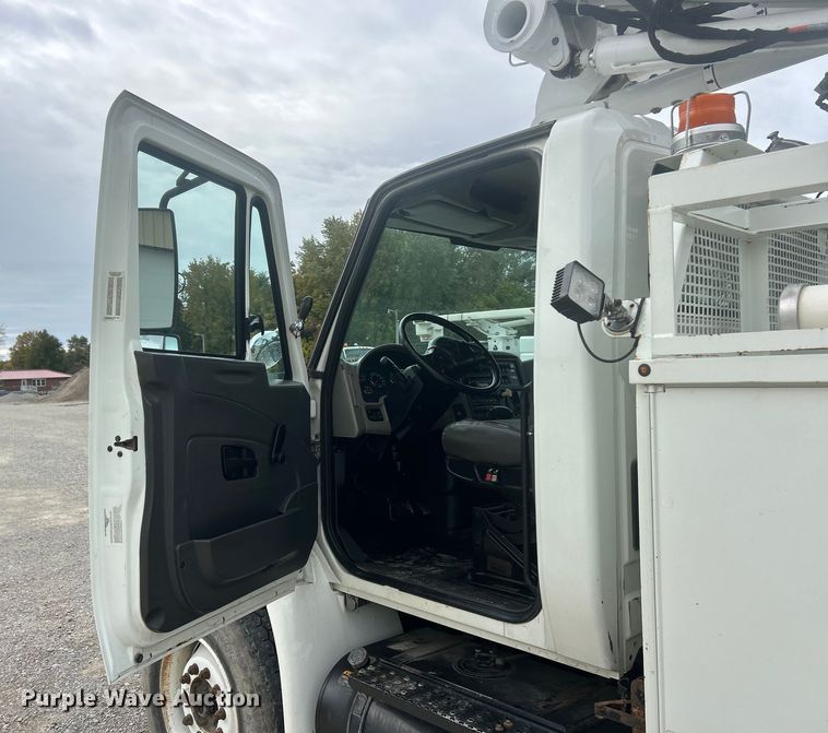 image for item ET6564 2010 International 4300 bucket truck