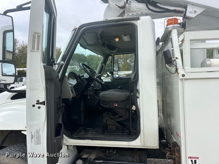 image for item ET6564 2010 International 4300 bucket truck