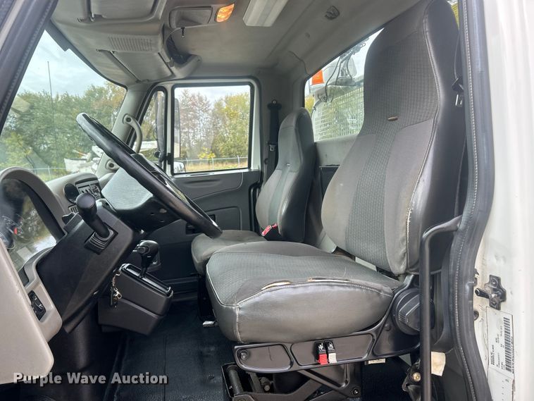 image for item ET6564 2010 International 4300 bucket truck