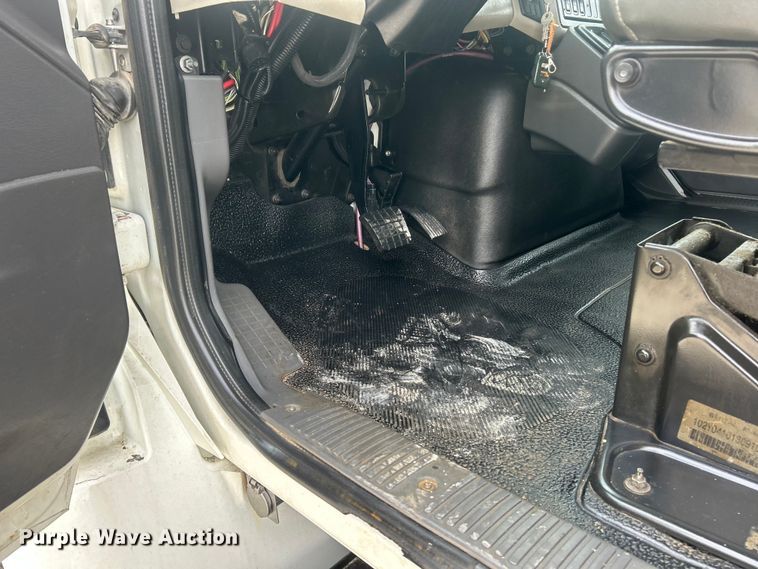 image for item ET6564 2010 International 4300 bucket truck