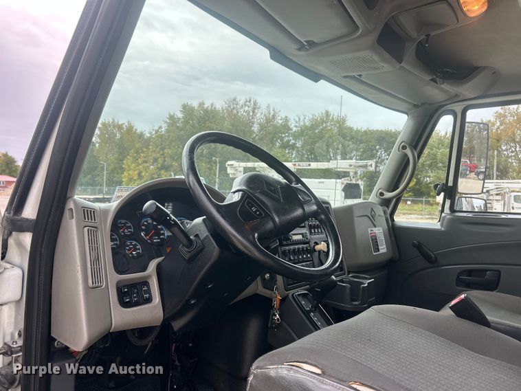 image for item ET6564 2010 International 4300 bucket truck