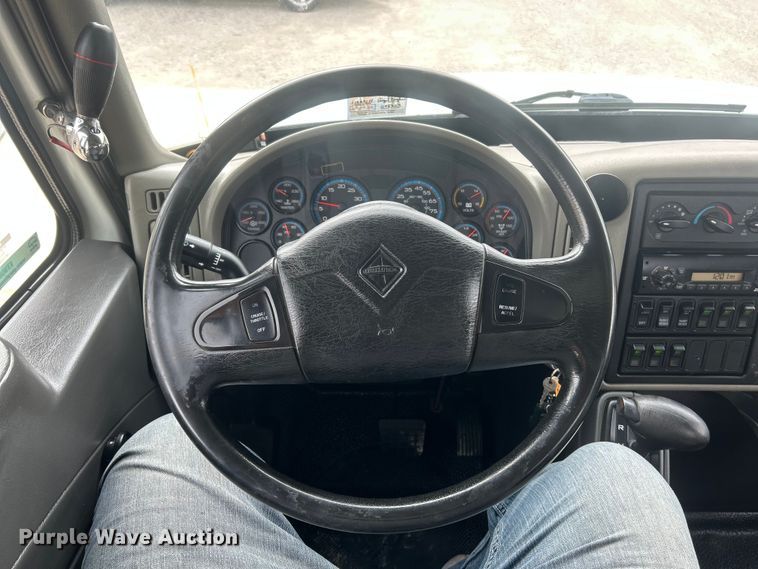 image for item ET6564 2010 International 4300 bucket truck