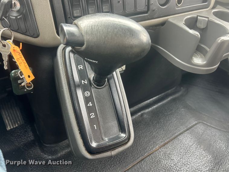 image for item ET6564 2010 International 4300 bucket truck