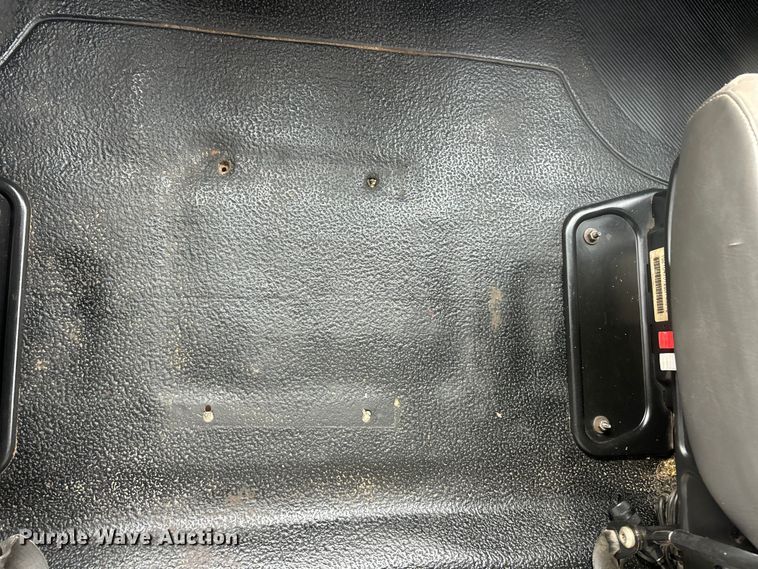 image for item ET6564 2010 International 4300 bucket truck